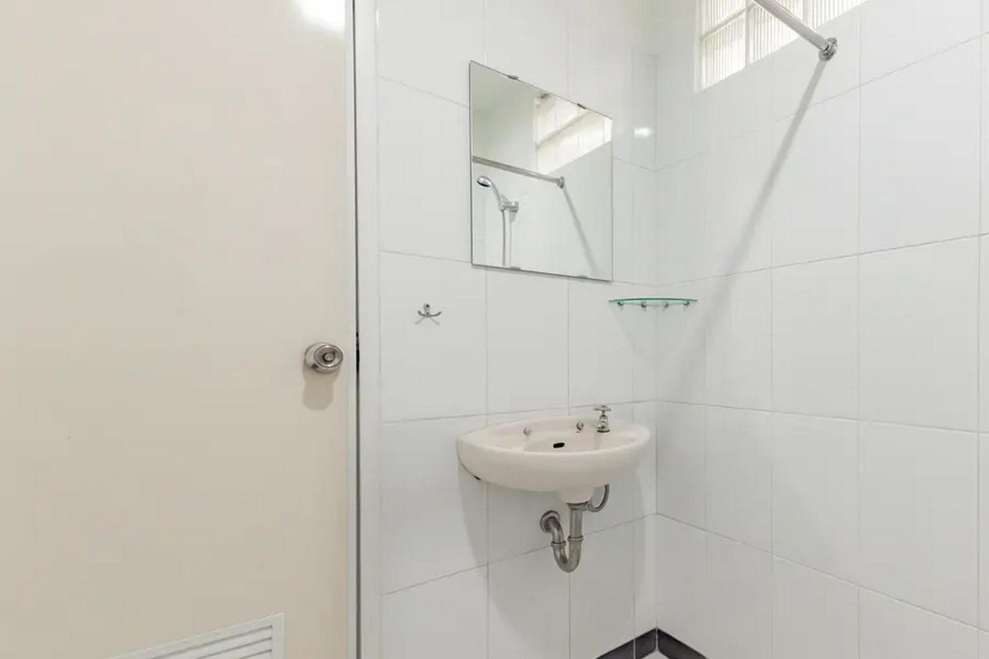 Wisma tamu Koolkost Near Btc Fashion Mall 2 - Minimum 30 Nights